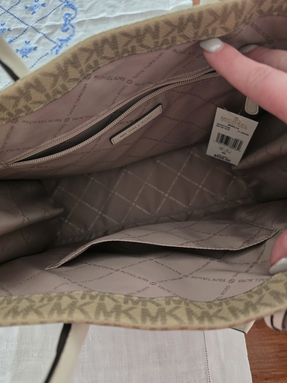 Michael Kors Jet Set Tote in Beige Logo Print with Cream Trim - Picture 5 of 6